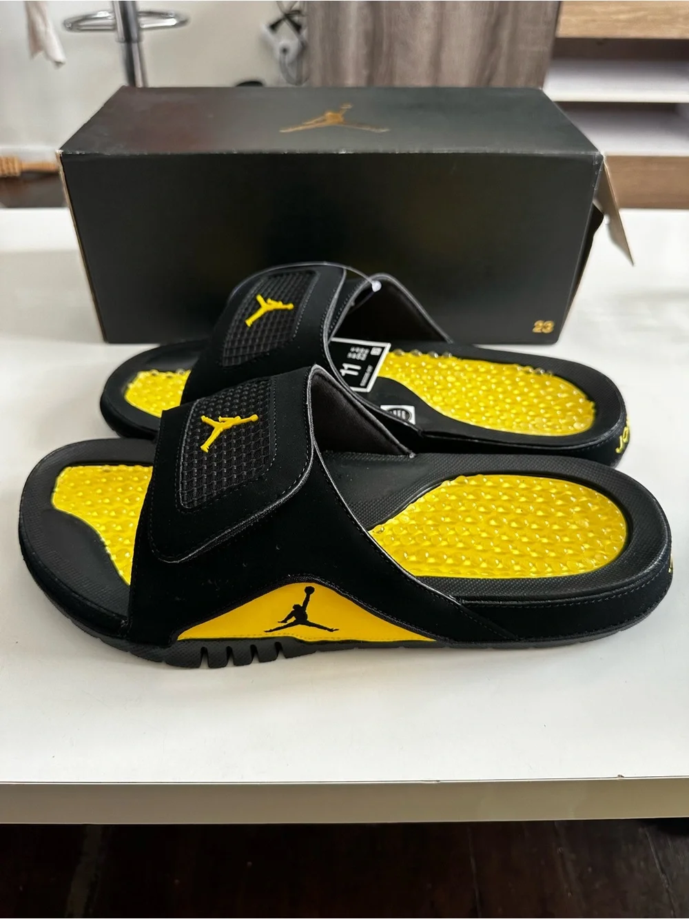 Nike Jordan Hydro IV Retro Slides Sandals tour Yellow Mens Size 11 US NEW